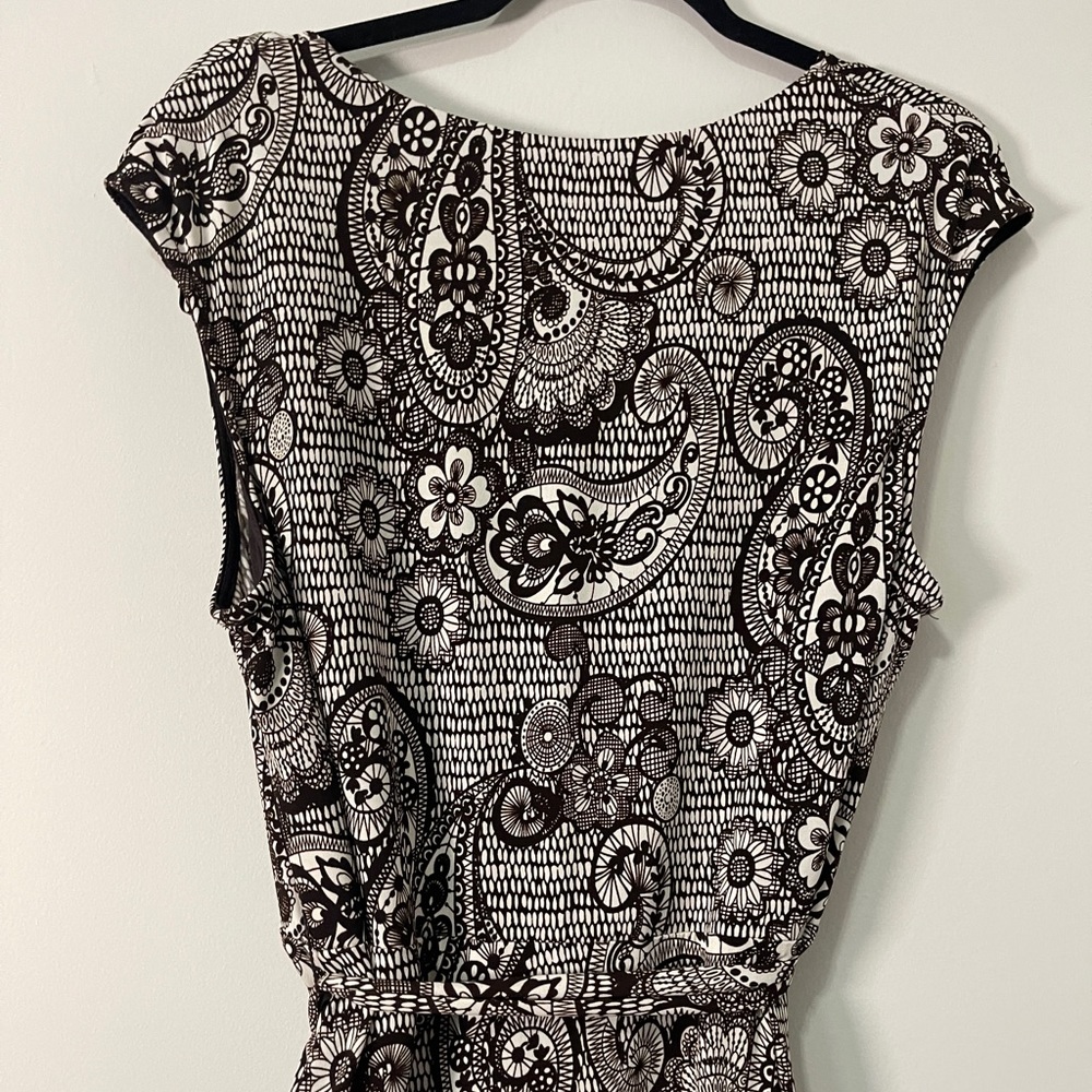 Glamour Womens Dress Size 18W Brown Cream Printed V-neck Knee Length Dress - Picture 11 of 15